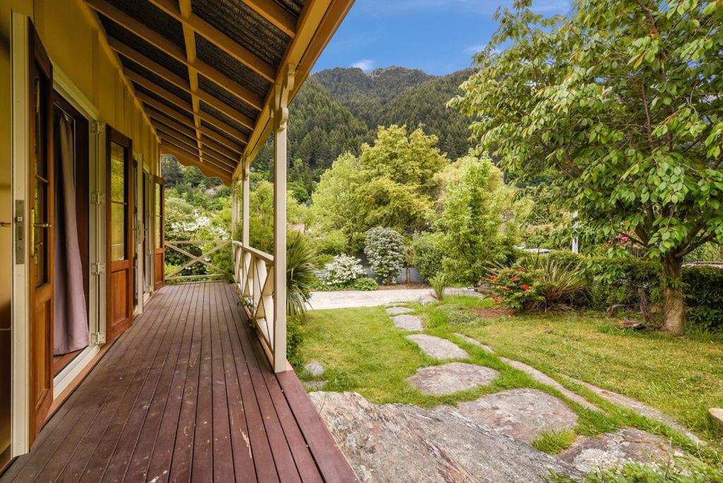 Central Peach - Queenstown Holiday Home Екстериор снимка